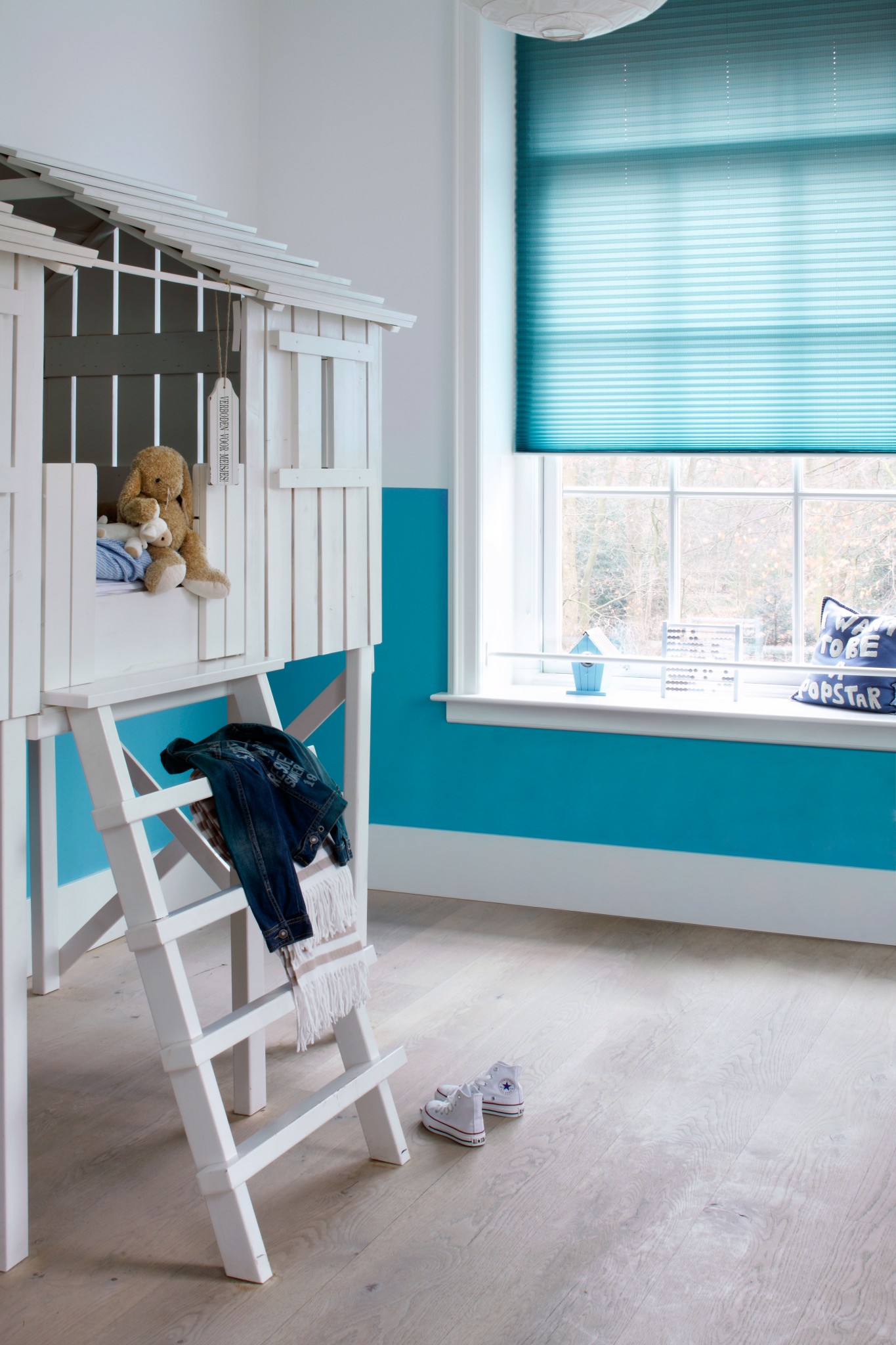 Plisségordijnen groothuis zonweringen en rolluiken Muur kleur turquoise